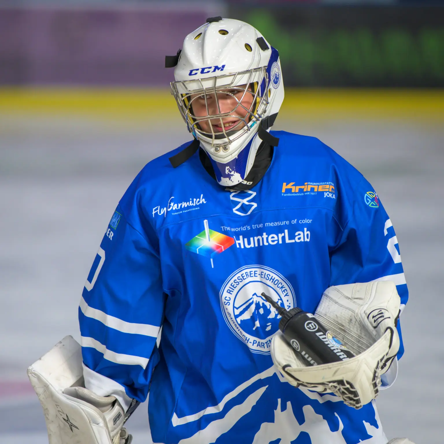 SC Riessersee Einzelspieler lacht